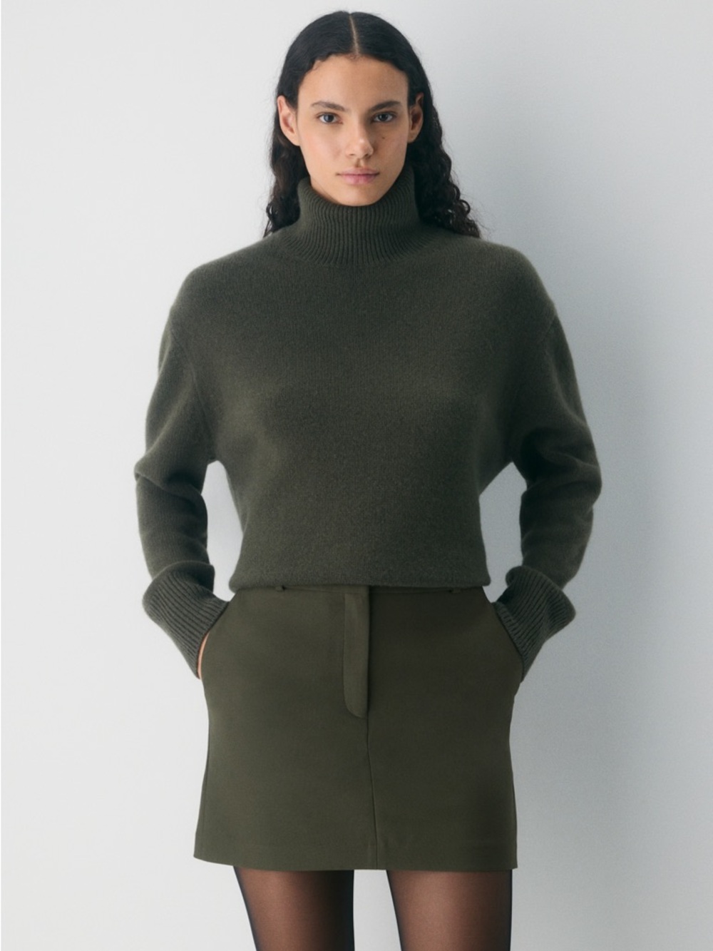 NWT - Aritzia Babaton Chisel Skirt